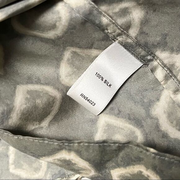 Banana Republic 100% Silk Army Green Ivory Ruffle Racer Back V Neck Blouse xs - Picture 10 of 11